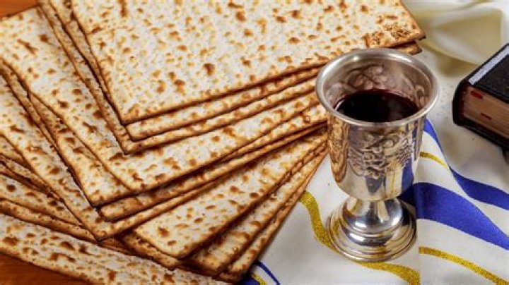 In judaism passover commemorates?