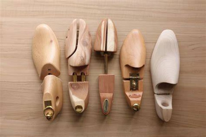 What do shoes on trees mean?